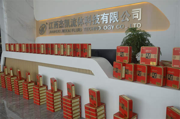 月亮拍了拍你說“中秋快樂呀”。